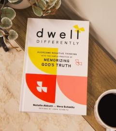 Dwell Differently Overcome Negative Thinking With the Simple Practice of Memorizing God's Truth Natalie Abbott, Vera Margarita Schmitz